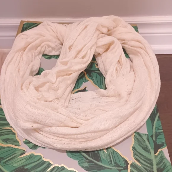 ⭐️FREE SCARF - Picture 1 of 3